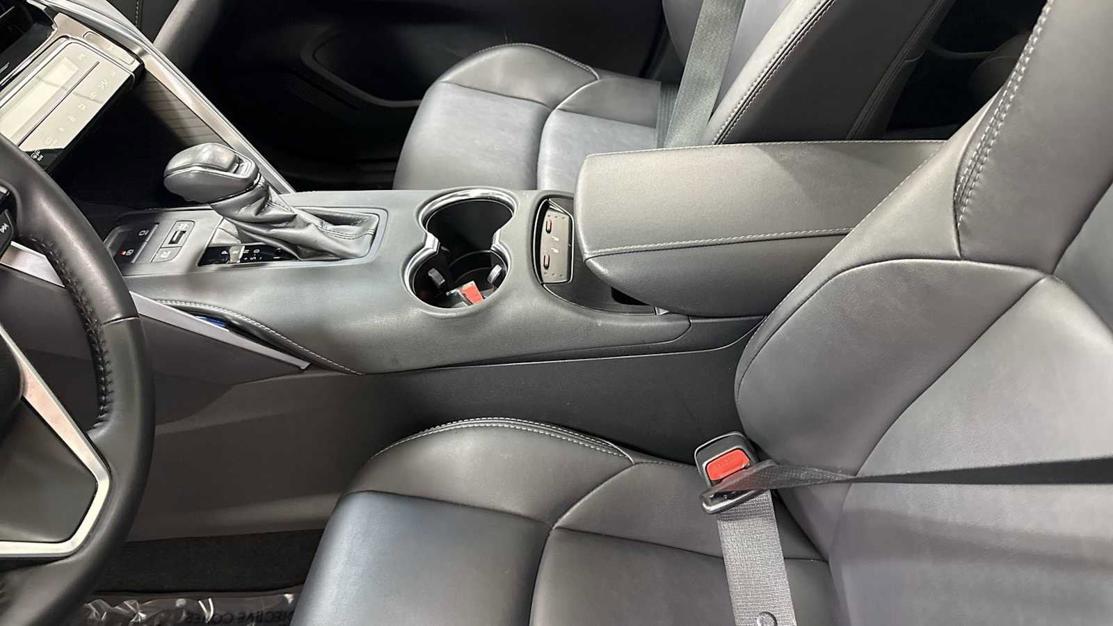 Thumbnail: 2023 Toyota Venza - 23