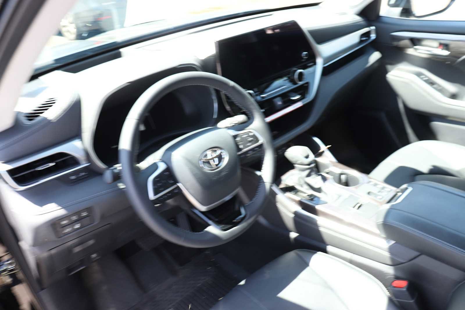 Thumbnail: 2026 Toyota Highlander - 10
