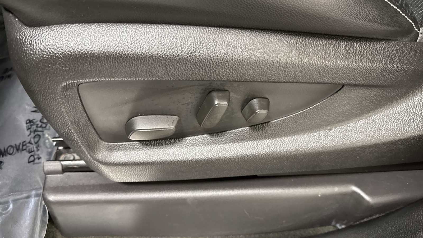 Thumbnail: 2015 Chevrolet Tahoe - 14