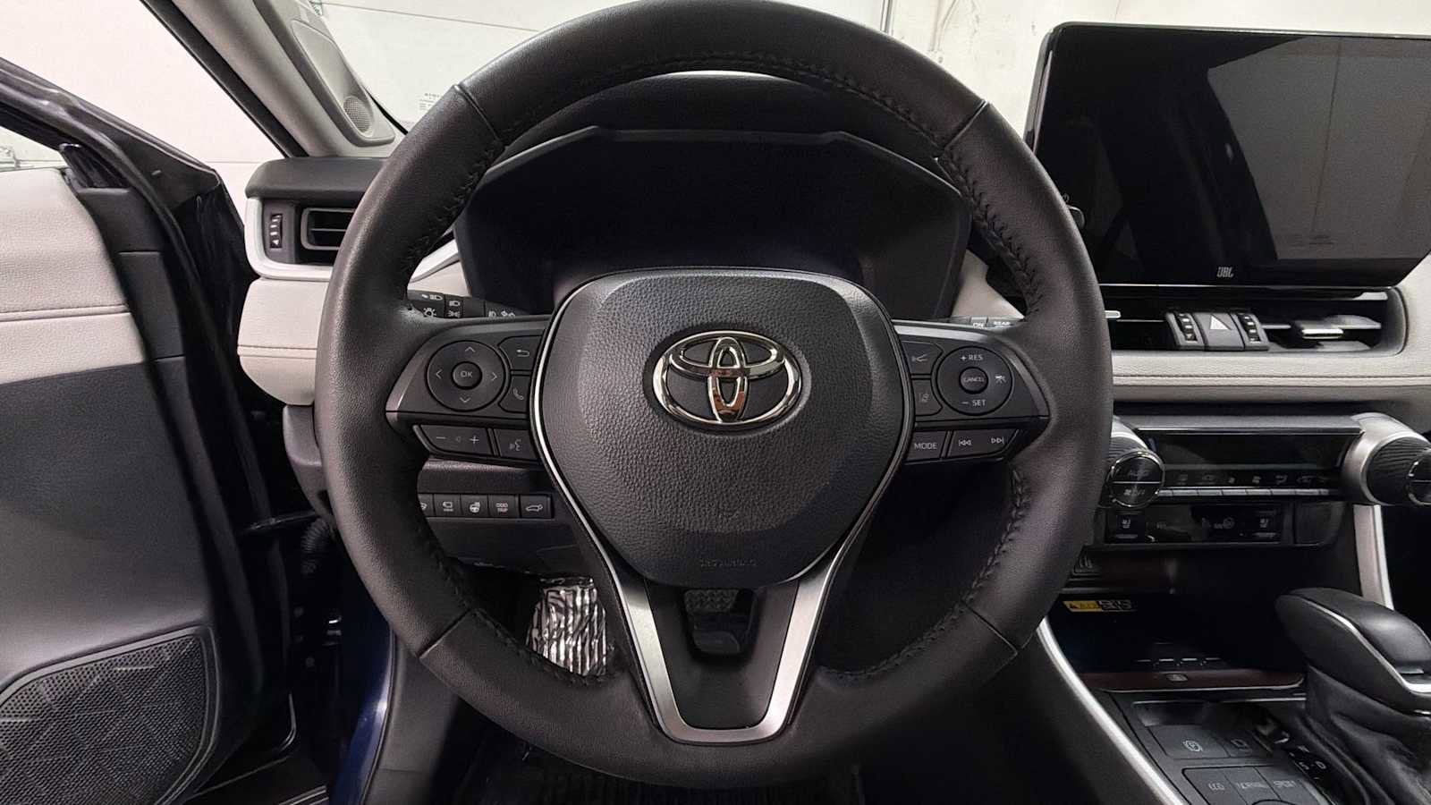 Thumbnail: 2025 Toyota RAV4 - 16