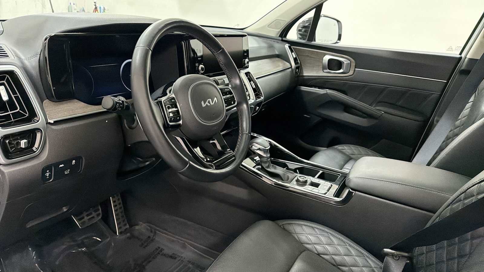 Thumbnail: 2023 Kia Sorento - 12