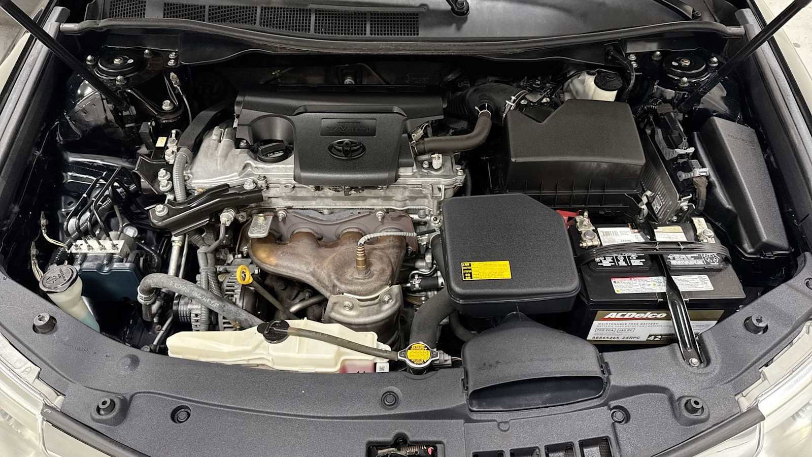 2014 Toyota Camry LE 28