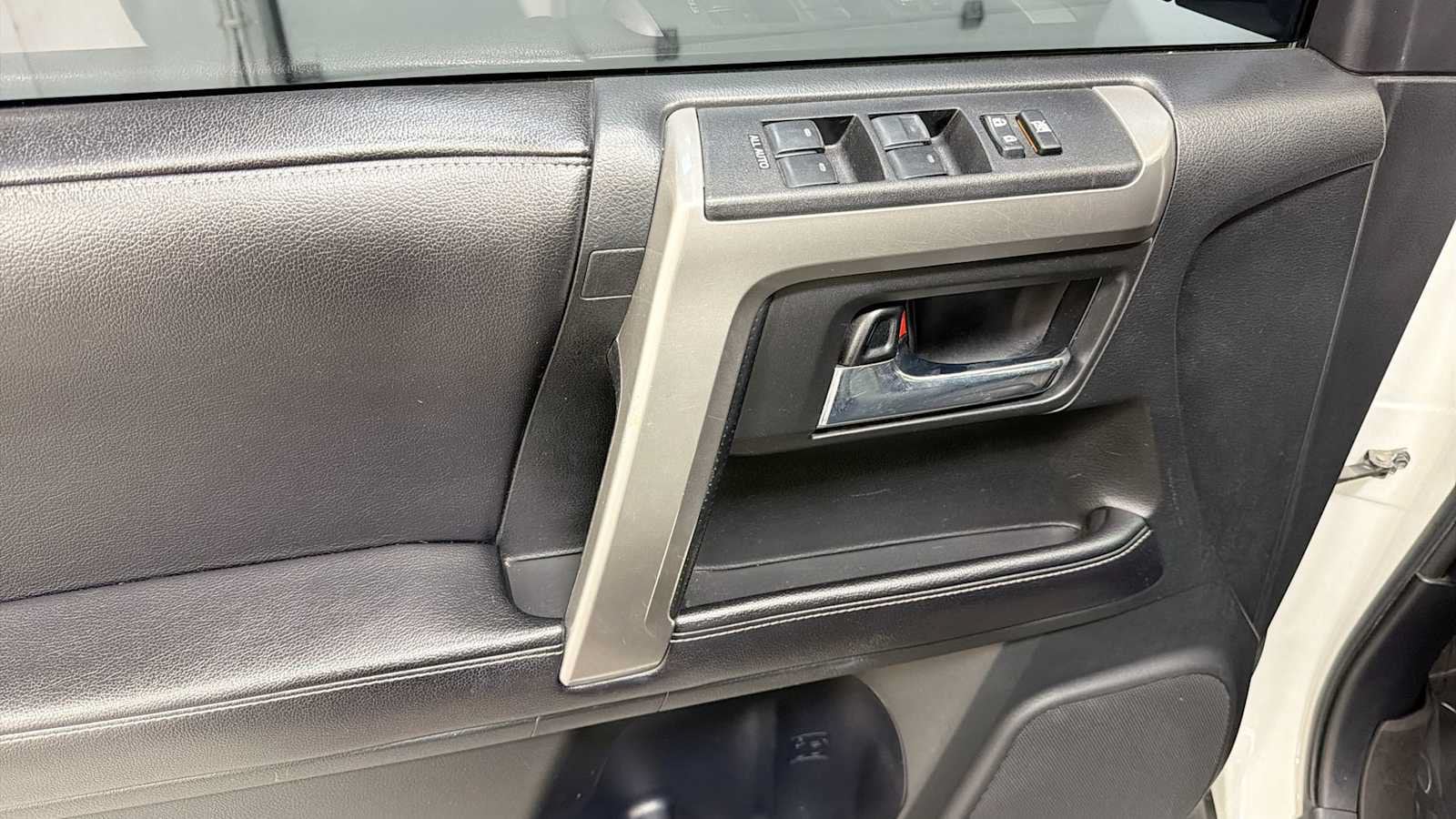 Thumbnail: 2016 Toyota 4Runner - 15