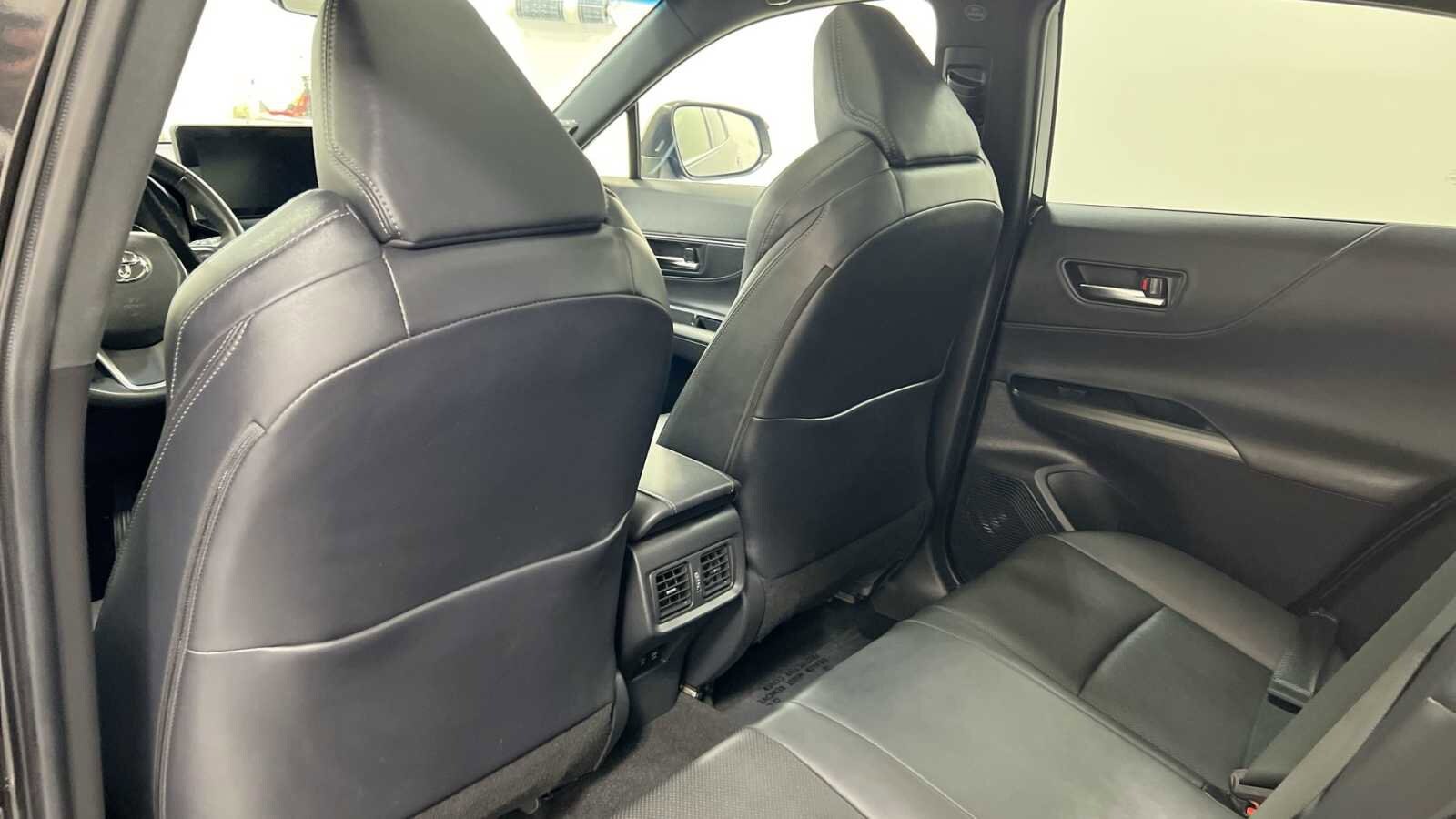 Thumbnail: 2021 Toyota Venza - 25