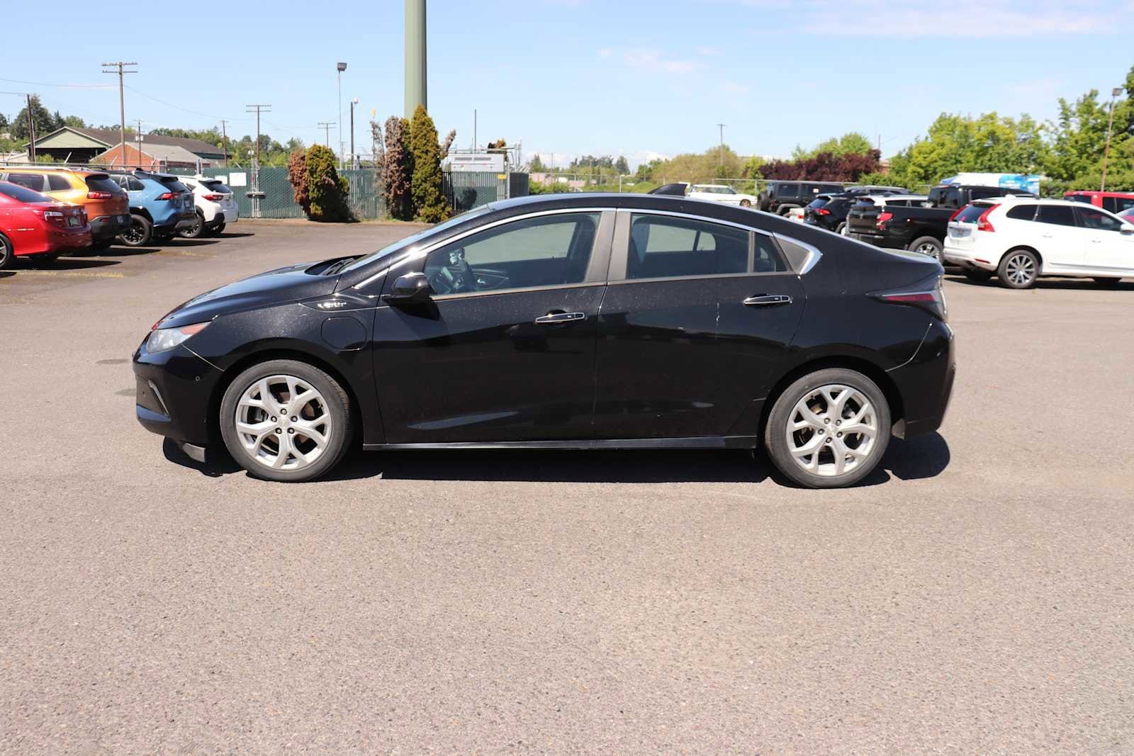 Thumbnail: 2016 Chevrolet Volt - 8