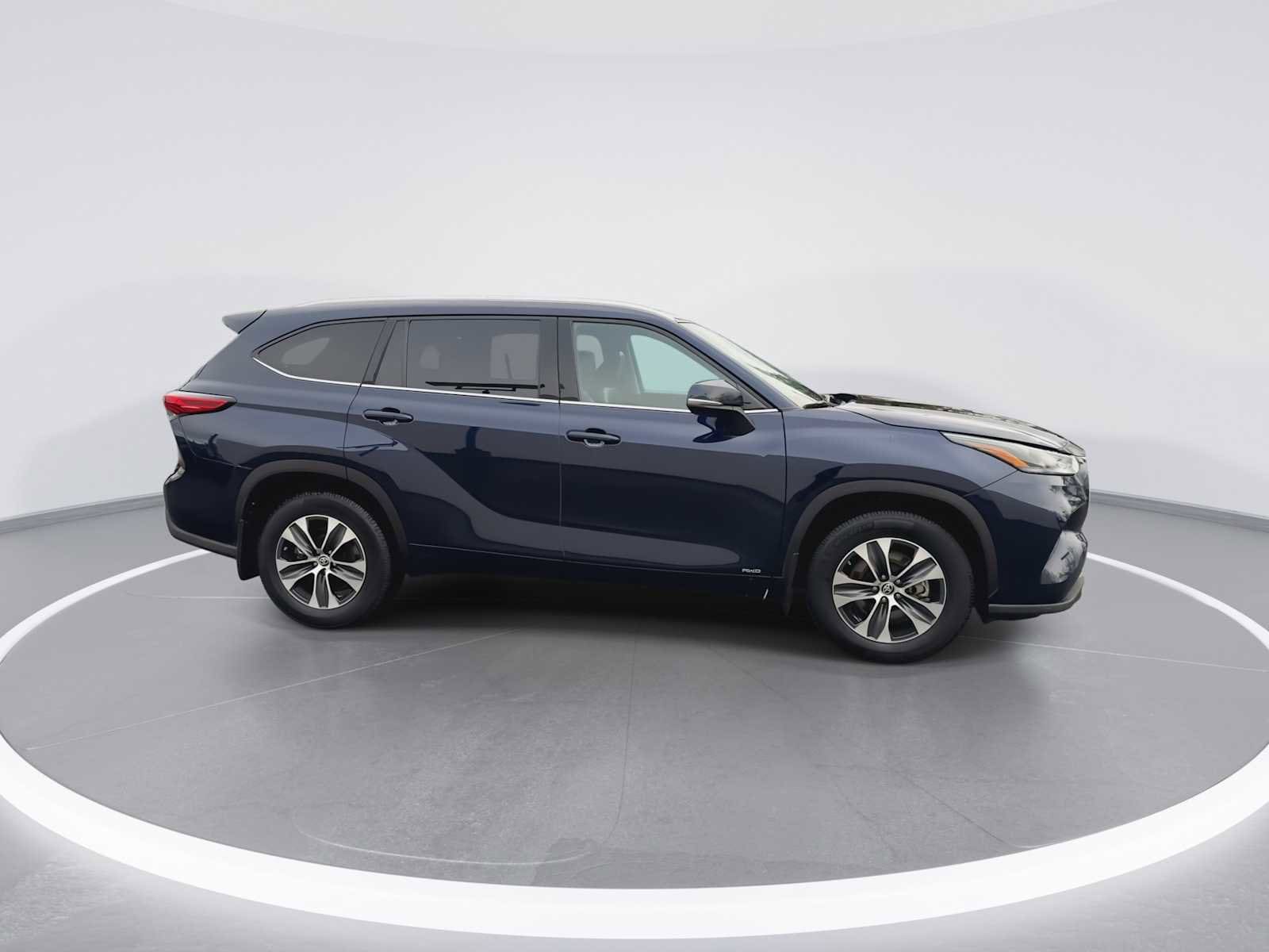 Thumbnail: 2022 Toyota Highlander - 9