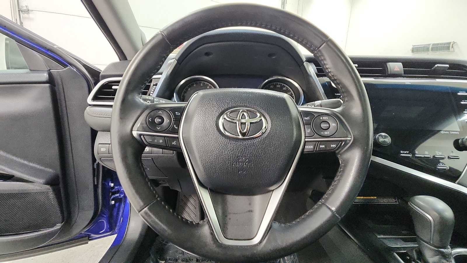 Thumbnail: 2018 Toyota Camry - 16