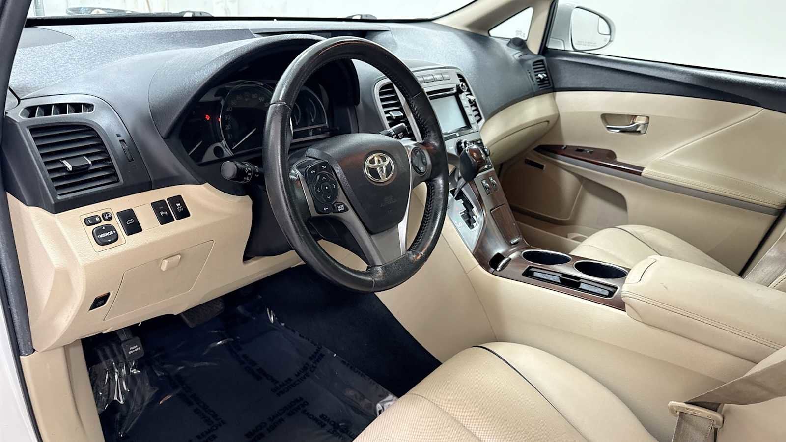 Thumbnail: 2015 Toyota Venza - 12