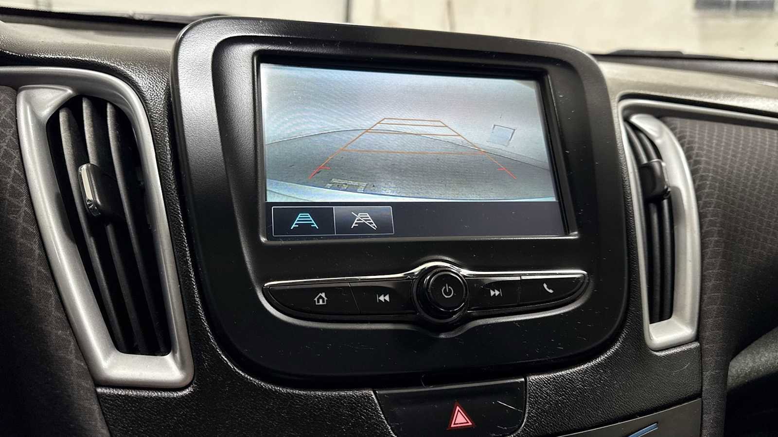 Thumbnail: 2018 Chevrolet Malibu - 19