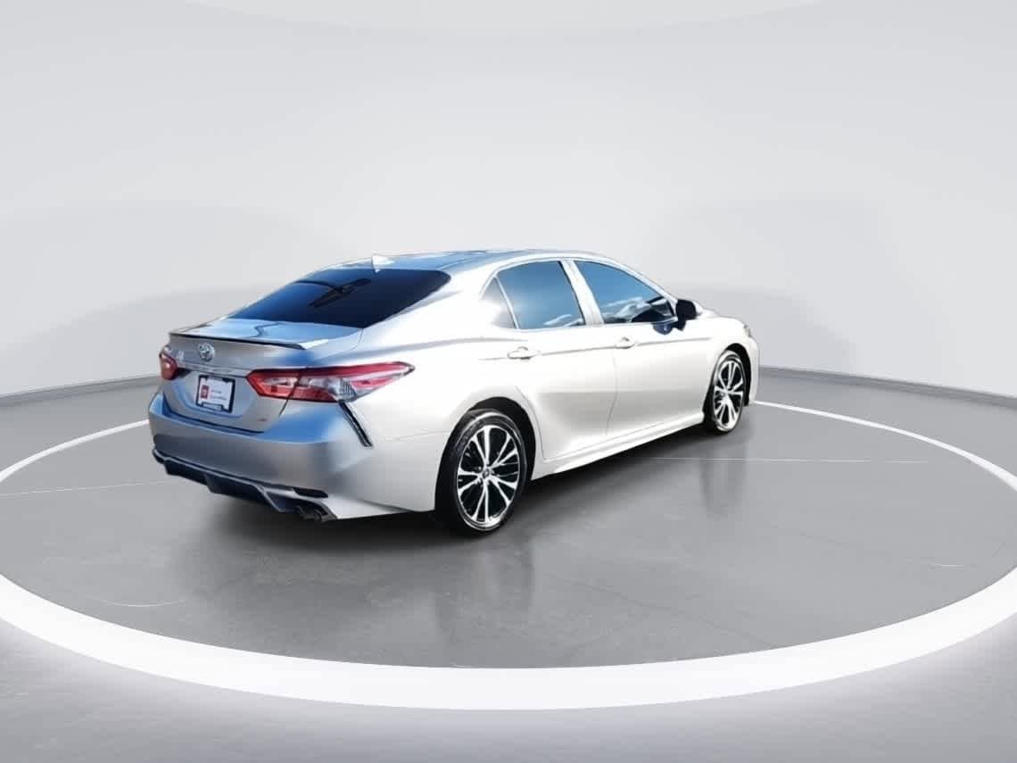 Thumbnail: 2018 Toyota Camry - 8