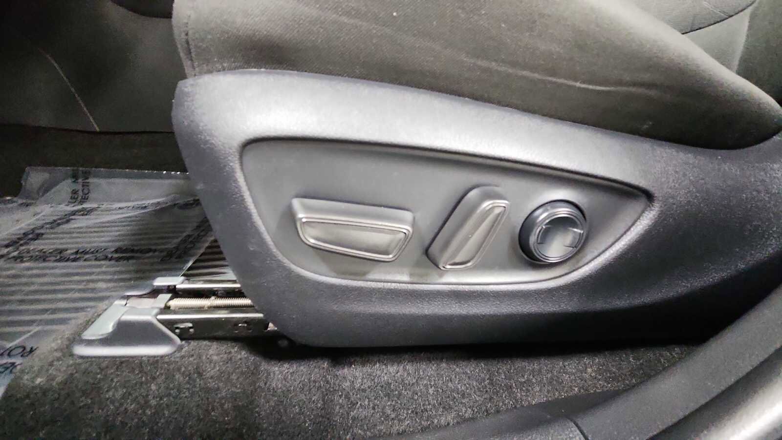 Thumbnail: 2025 Toyota RAV4 - 14