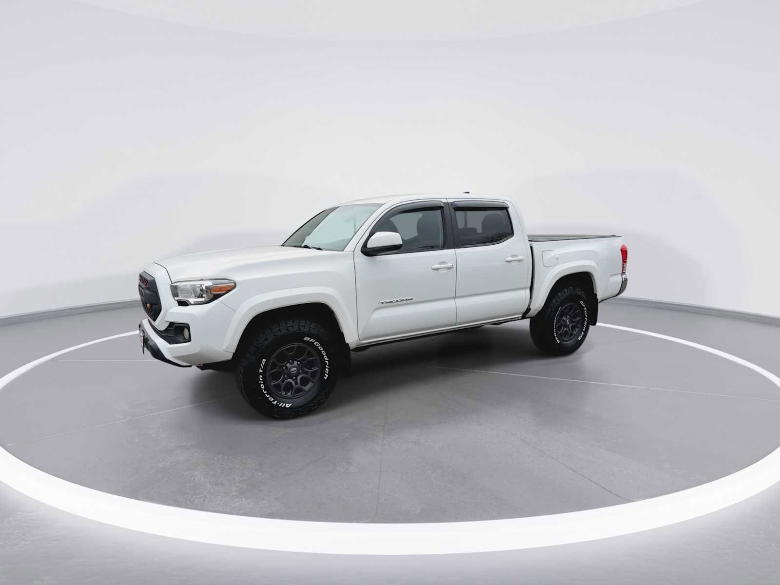 Thumbnail: 2017 Toyota Tacoma - 4