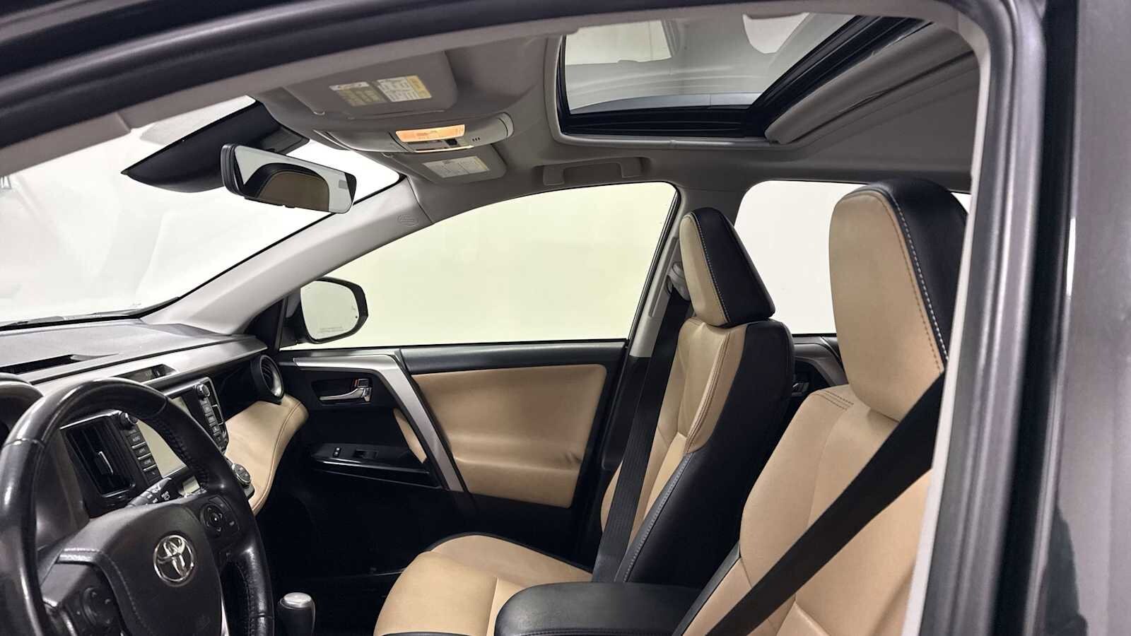 Thumbnail: 2017 Toyota RAV4 - 24