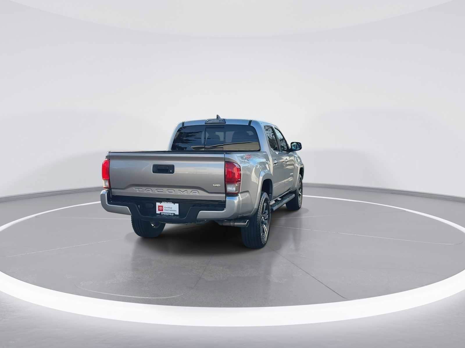 Thumbnail: 2017 Toyota Tacoma - 7