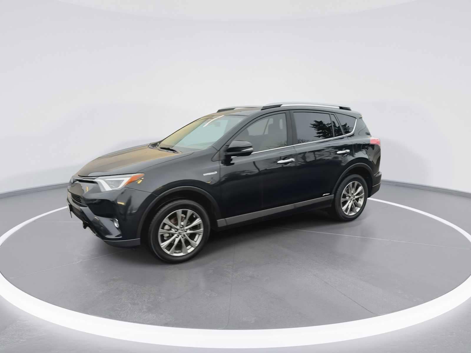 Thumbnail: 2017 Toyota RAV4 - 4