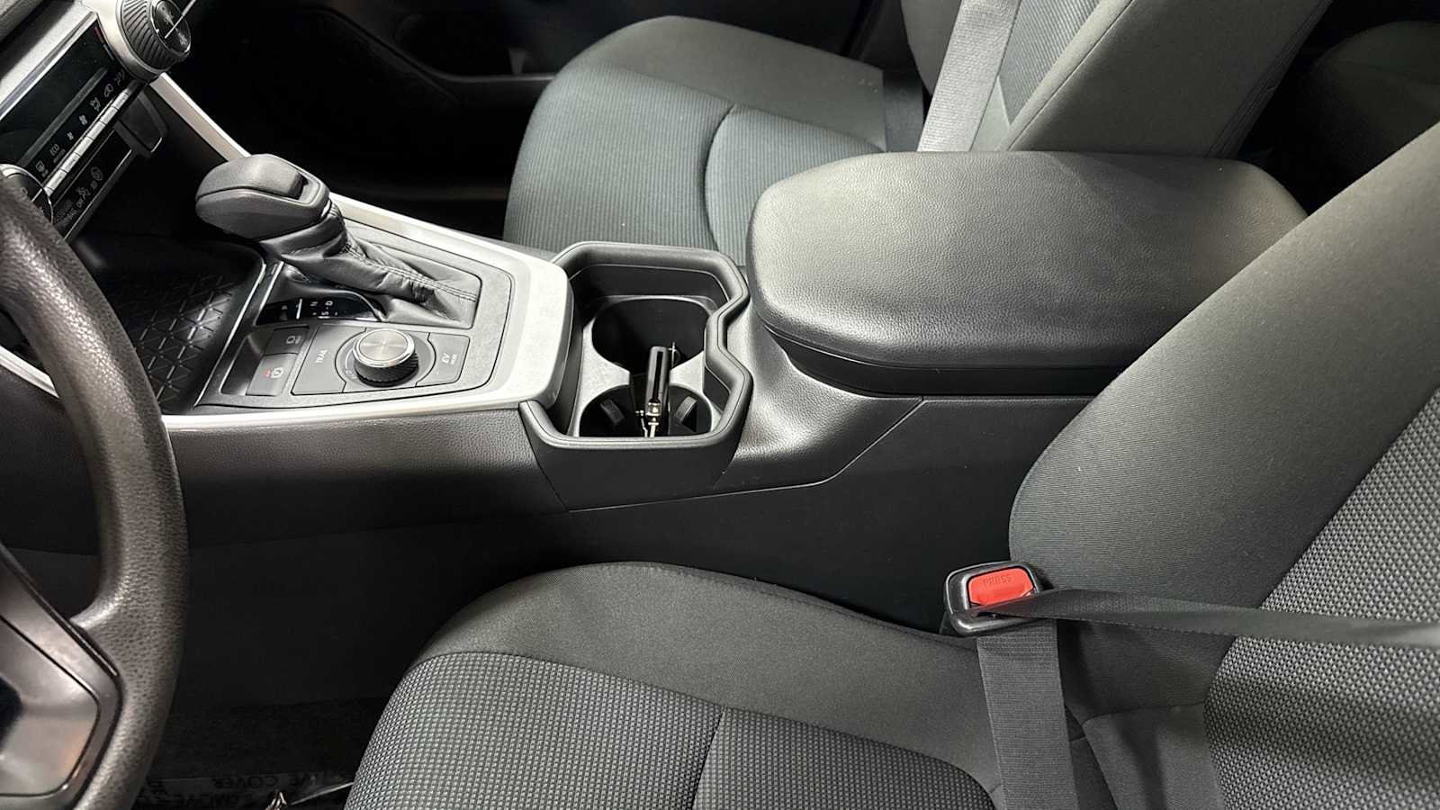 Thumbnail: 2021 Toyota RAV4 - 22