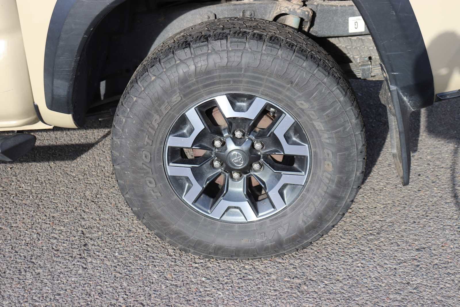 Thumbnail: 2016 Toyota Tacoma - 9