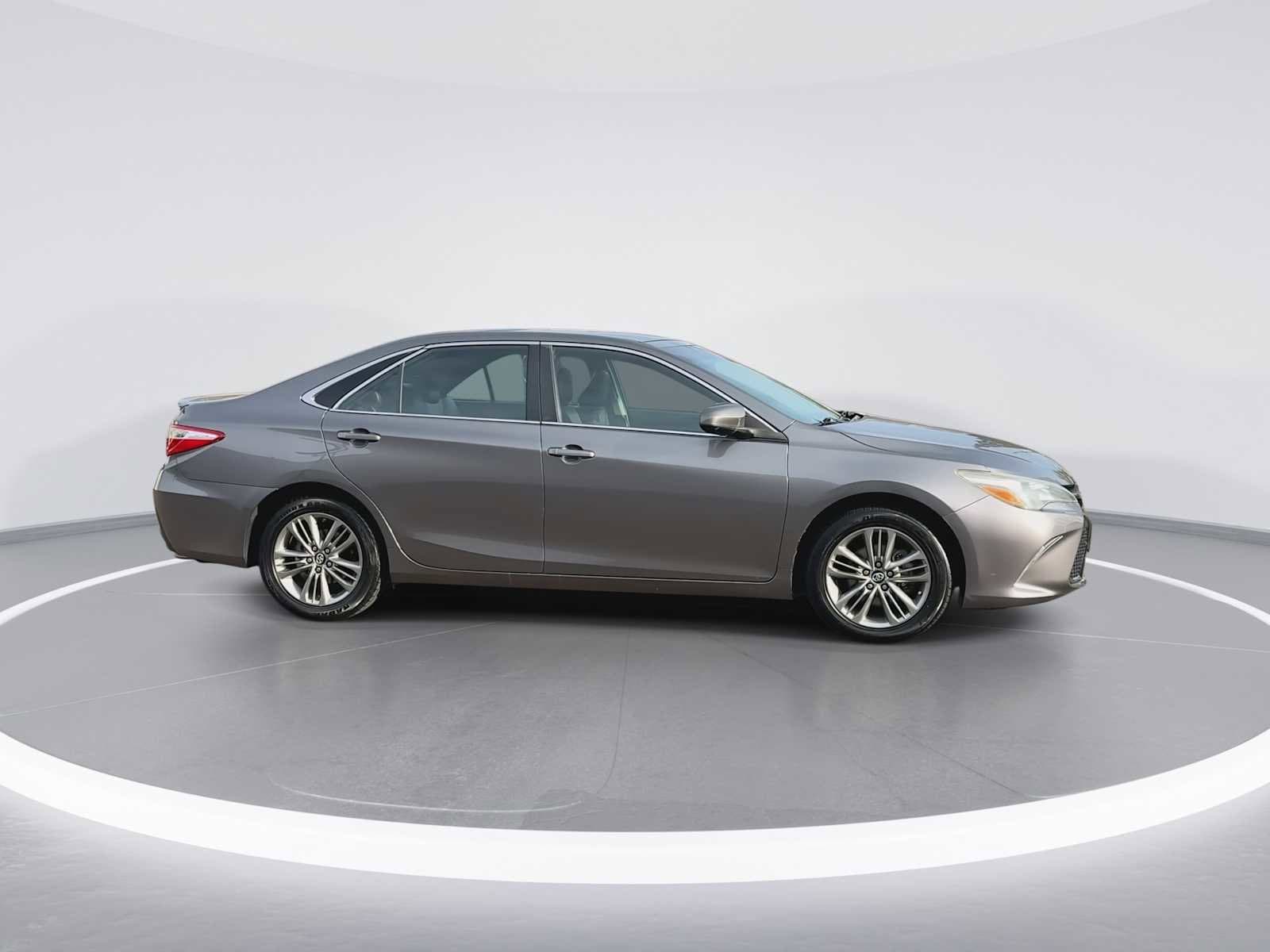 Thumbnail: 2017 Toyota Camry - 9