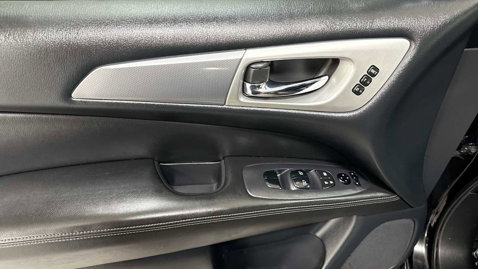 Thumbnail: 2019 Nissan Pathfinder - 15