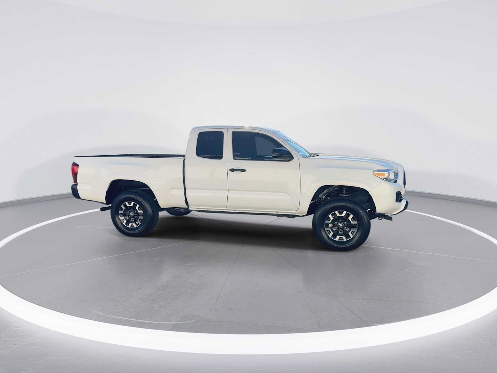 Thumbnail: 2022 Toyota Tacoma - 9