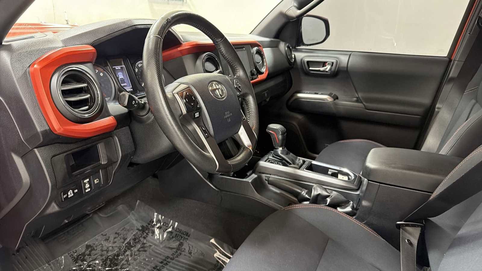 Thumbnail: 2018 Toyota Tacoma - 12