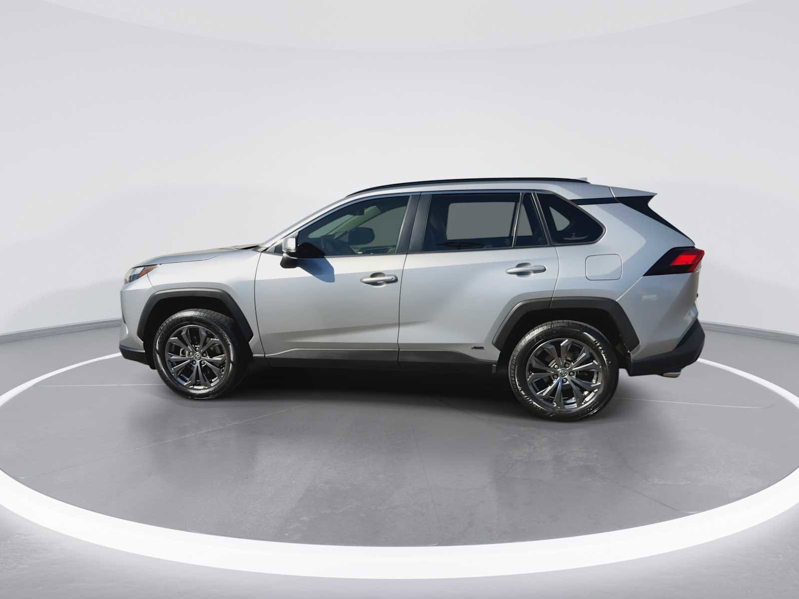 Thumbnail: 2022 Toyota RAV4 - 5