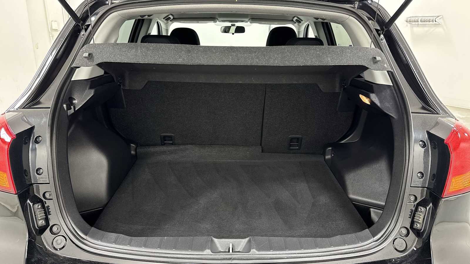 Thumbnail: 2018 Mitsubishi Outlander Sport - 25