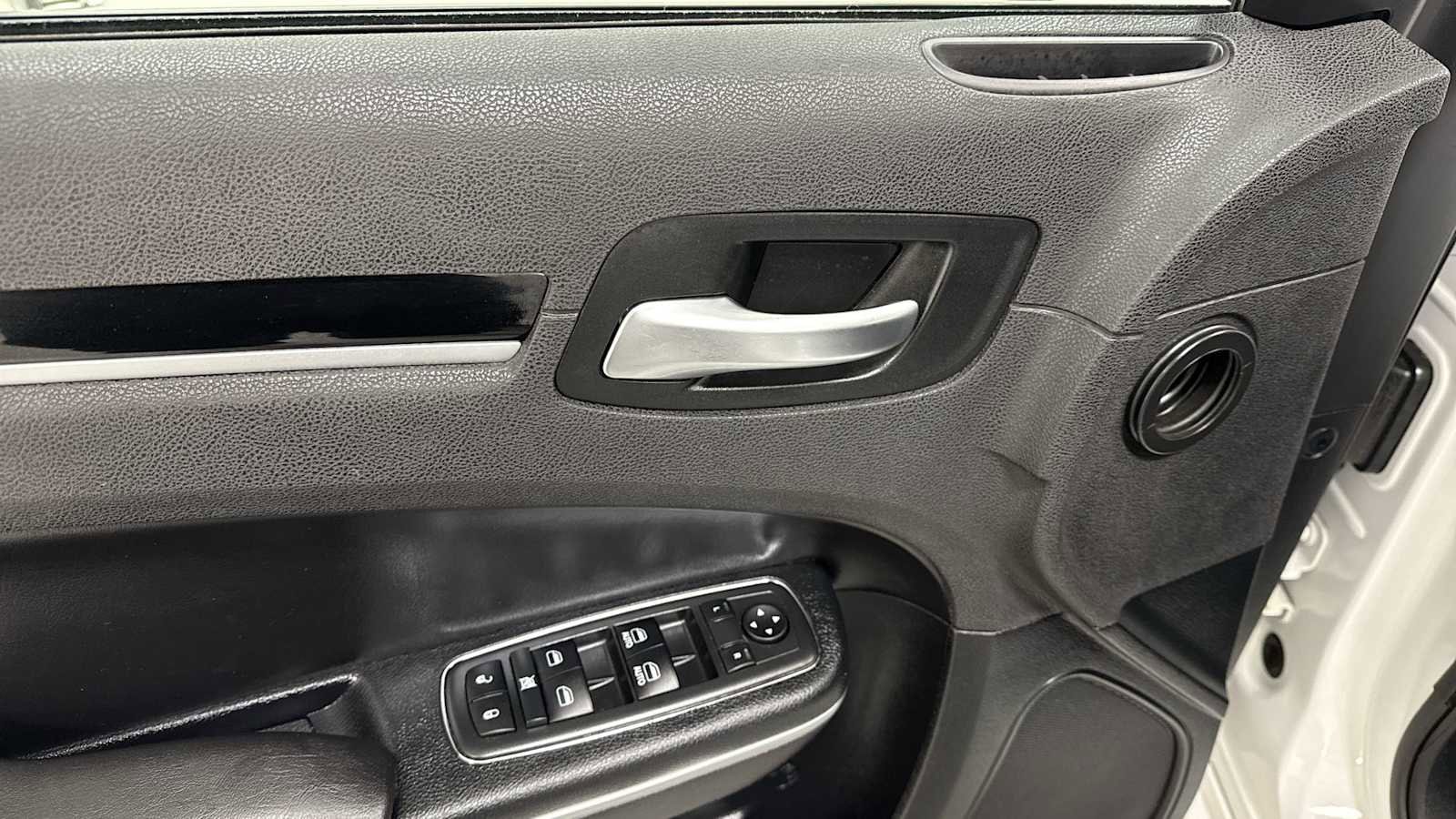 Thumbnail: 2017 Chrysler 300 - 15