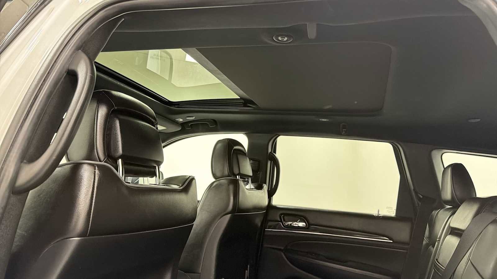 Thumbnail: 2019 Jeep Grand Cherokee - 24