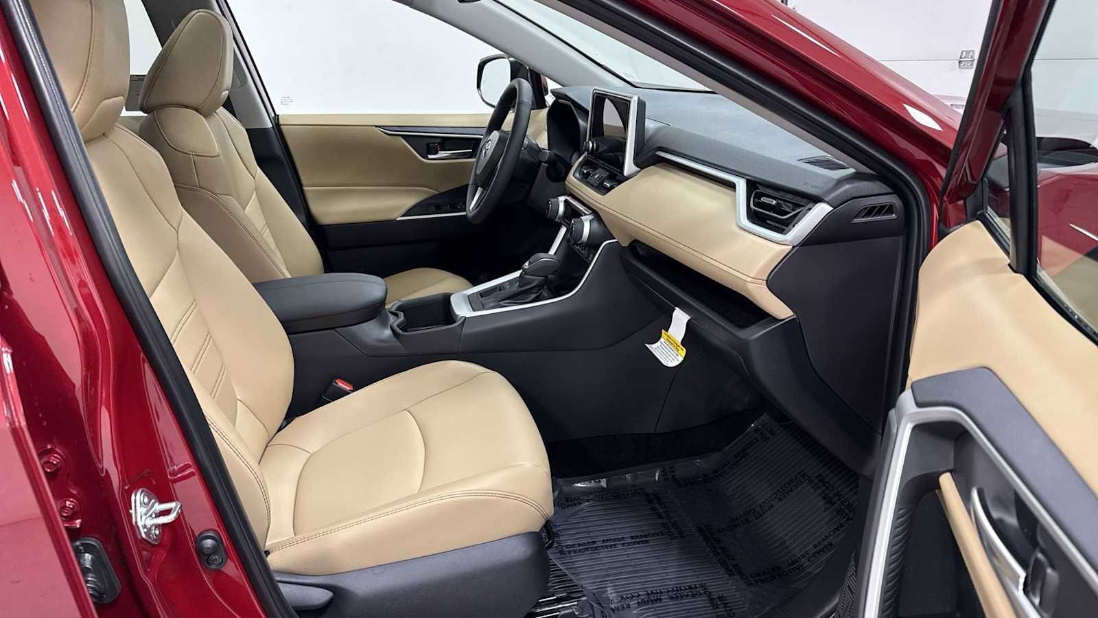 Thumbnail: 2025 Toyota RAV4 - 30