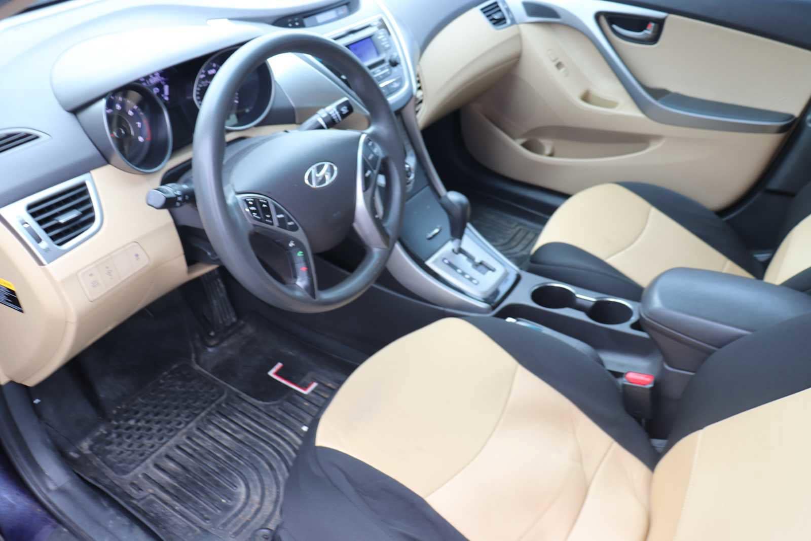 Thumbnail: 2013 Hyundai Elantra - 10