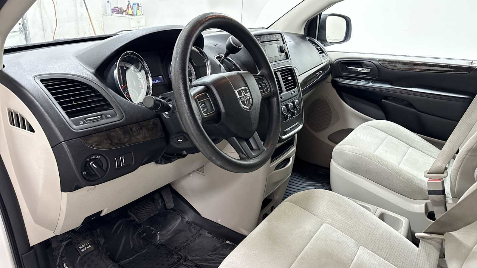 Thumbnail: 2011 Dodge Grand Caravan - 12