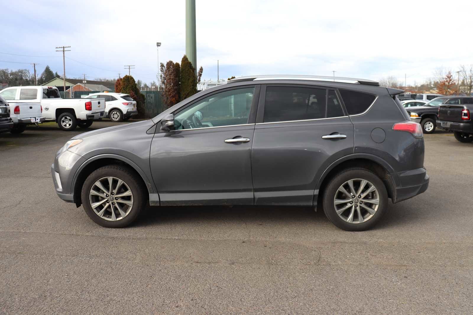 Thumbnail: 2017 Toyota RAV4 - 8