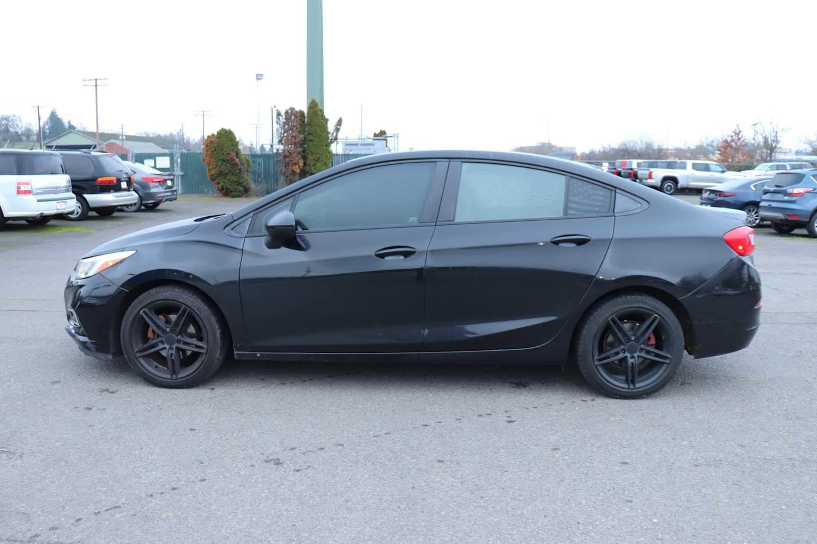 Thumbnail: 2017 Chevrolet Cruze - 8