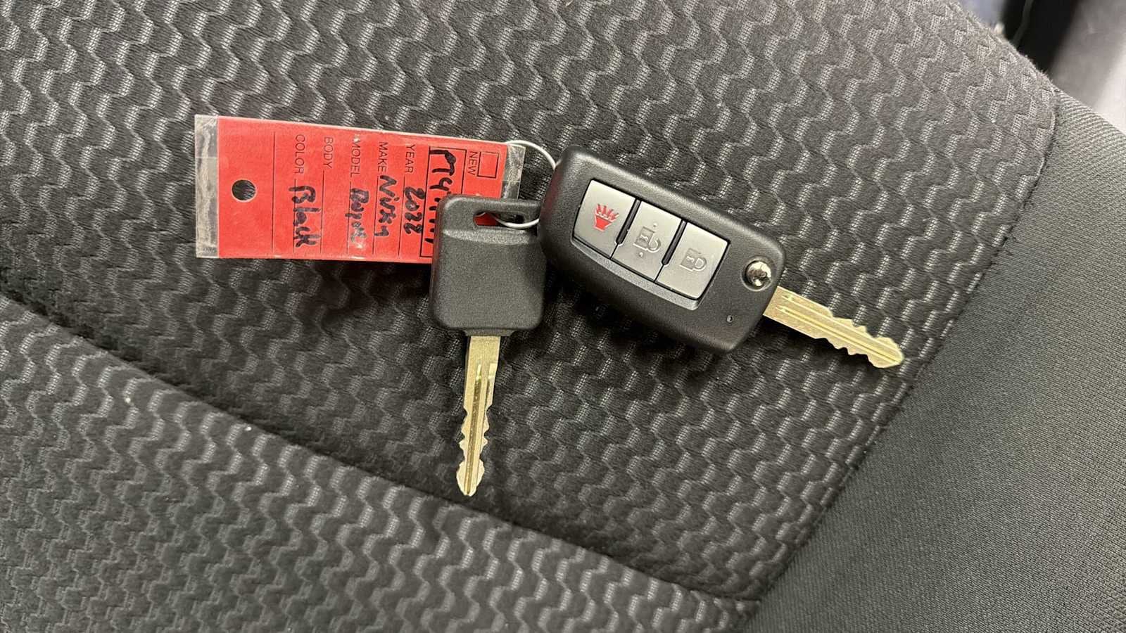 Thumbnail: 2022 Nissan Rogue Sport - 30