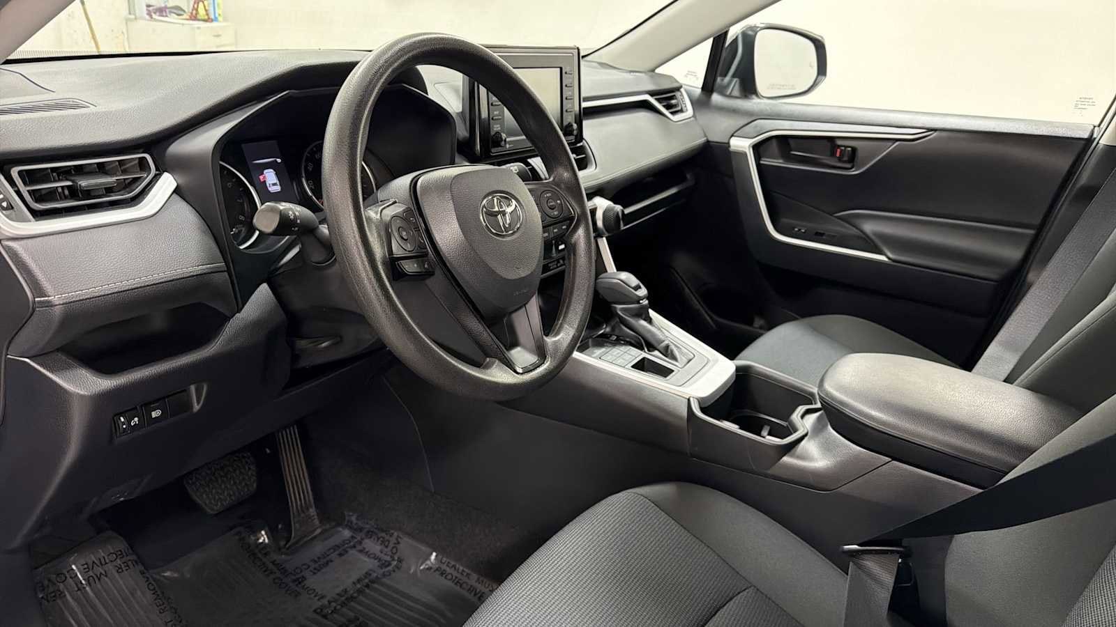 Thumbnail: 2022 Toyota RAV4 - 12