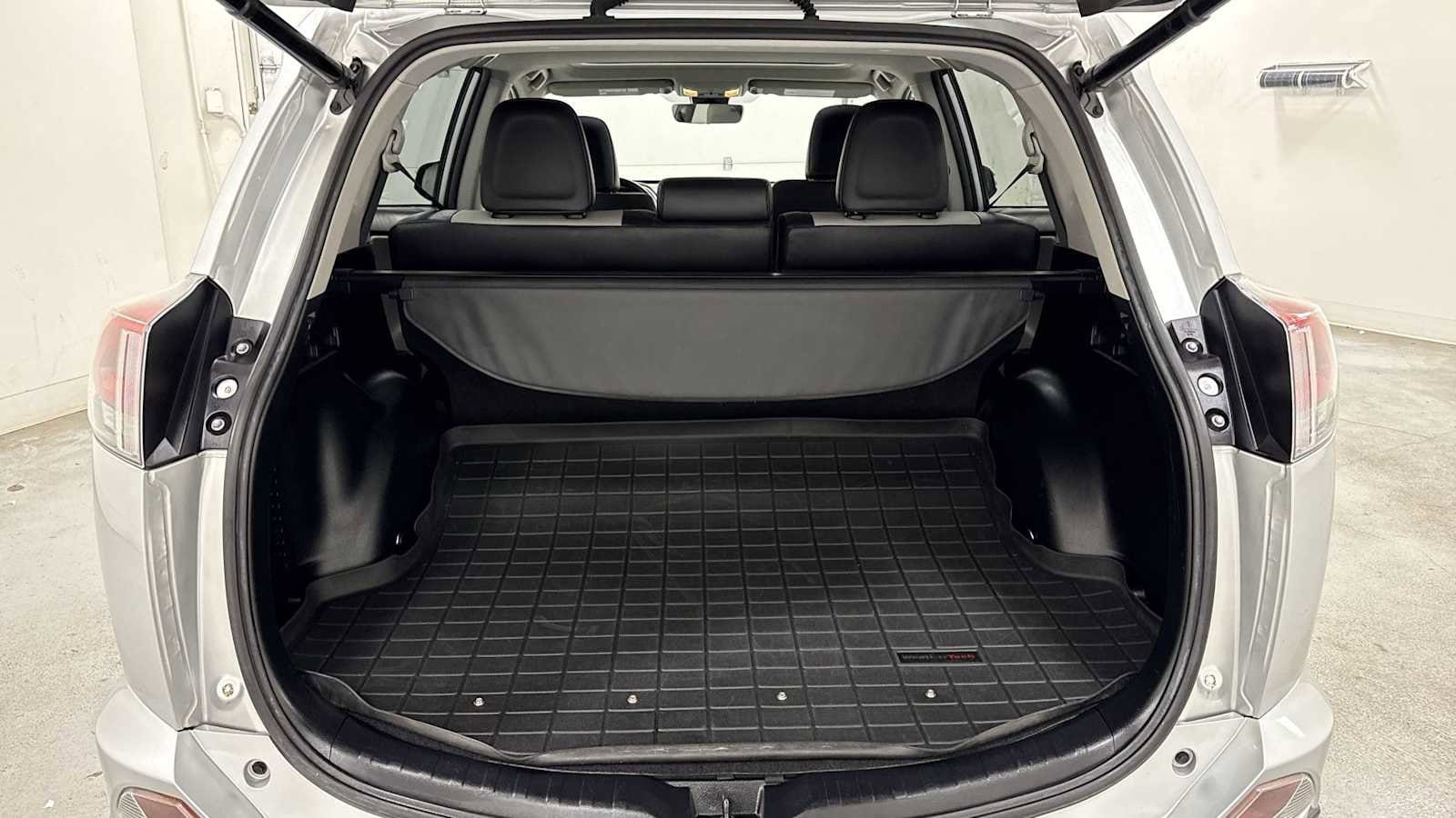 Thumbnail: 2016 Toyota RAV4 - 28