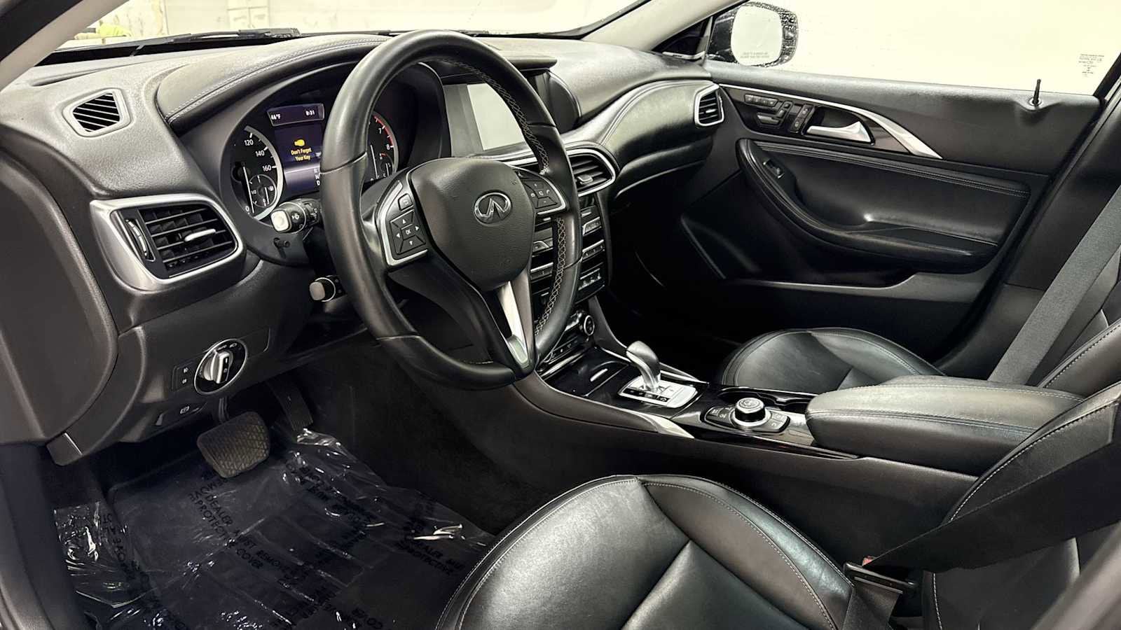 Thumbnail: 2018 INFINITI QX30 - 12