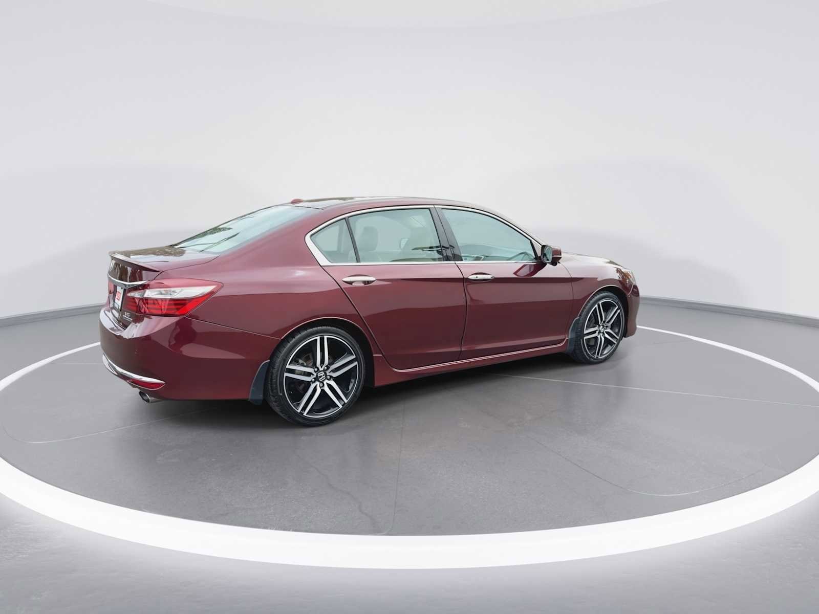 Thumbnail: 2017 Honda Accord - 7