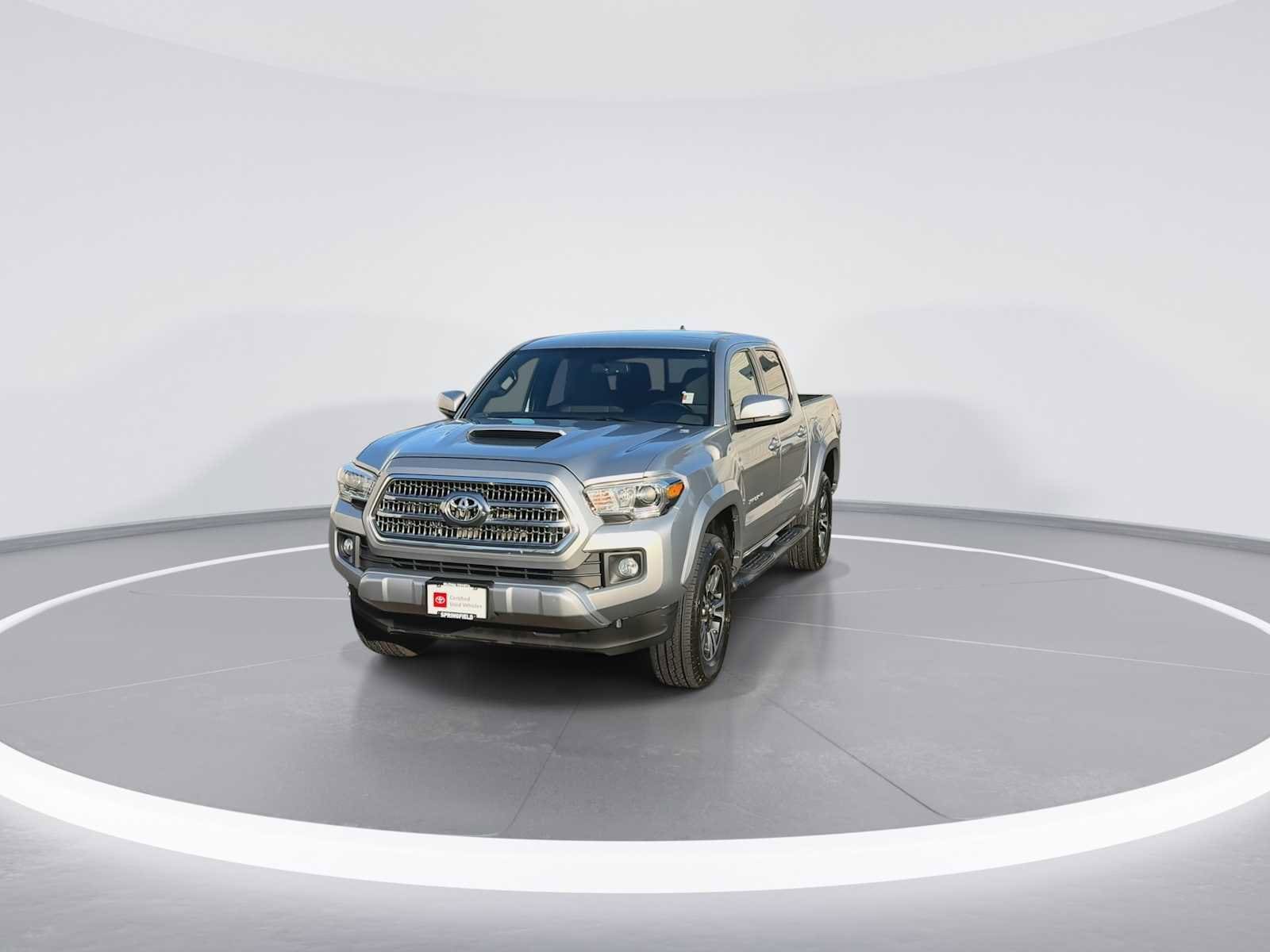 Thumbnail: 2017 Toyota Tacoma - 3