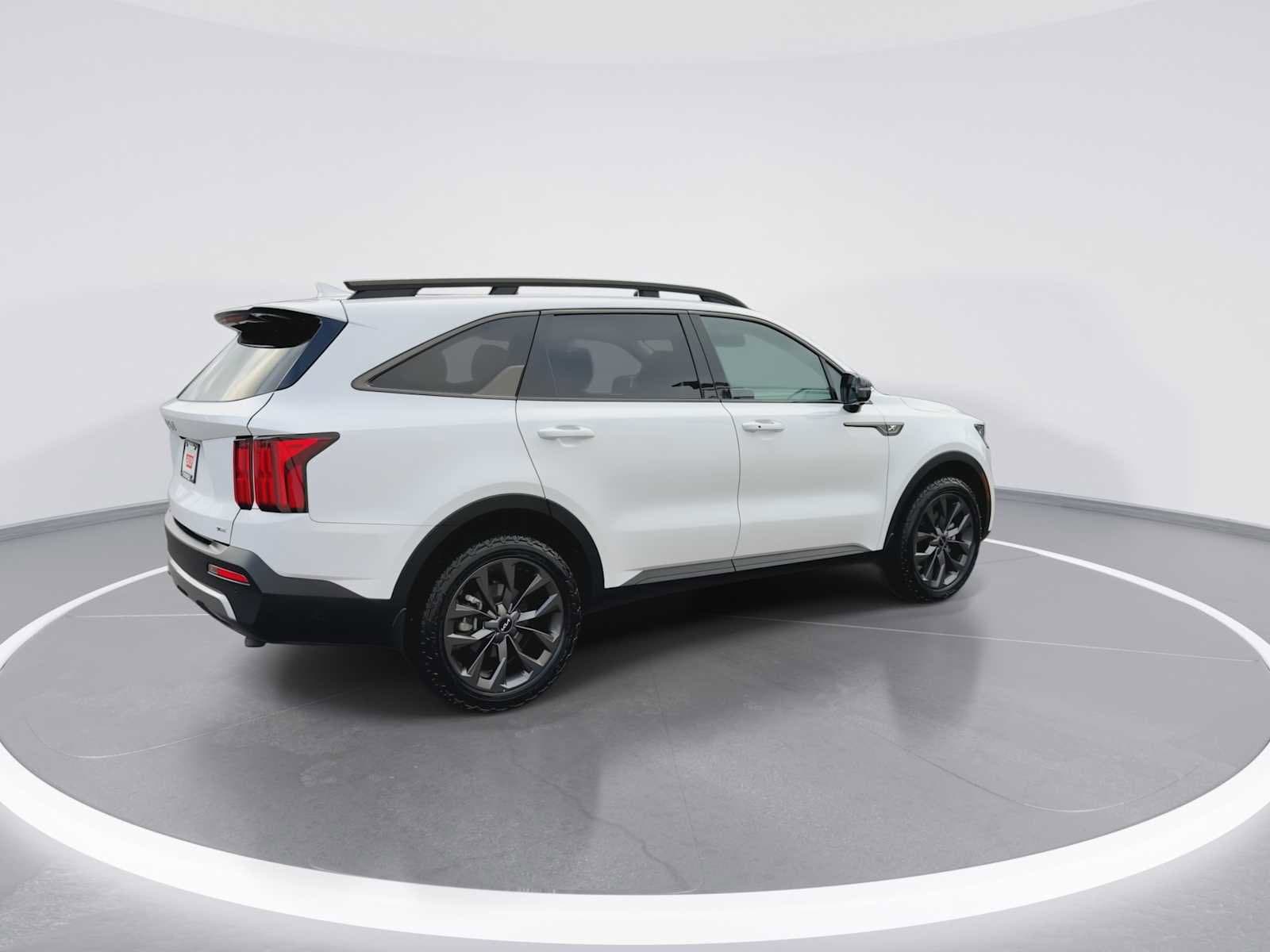 Thumbnail: 2023 Kia Sorento - 8
