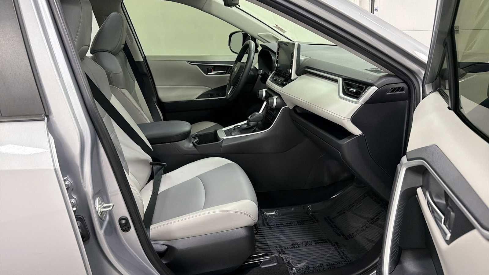 Thumbnail: 2022 Toyota RAV4 - 29