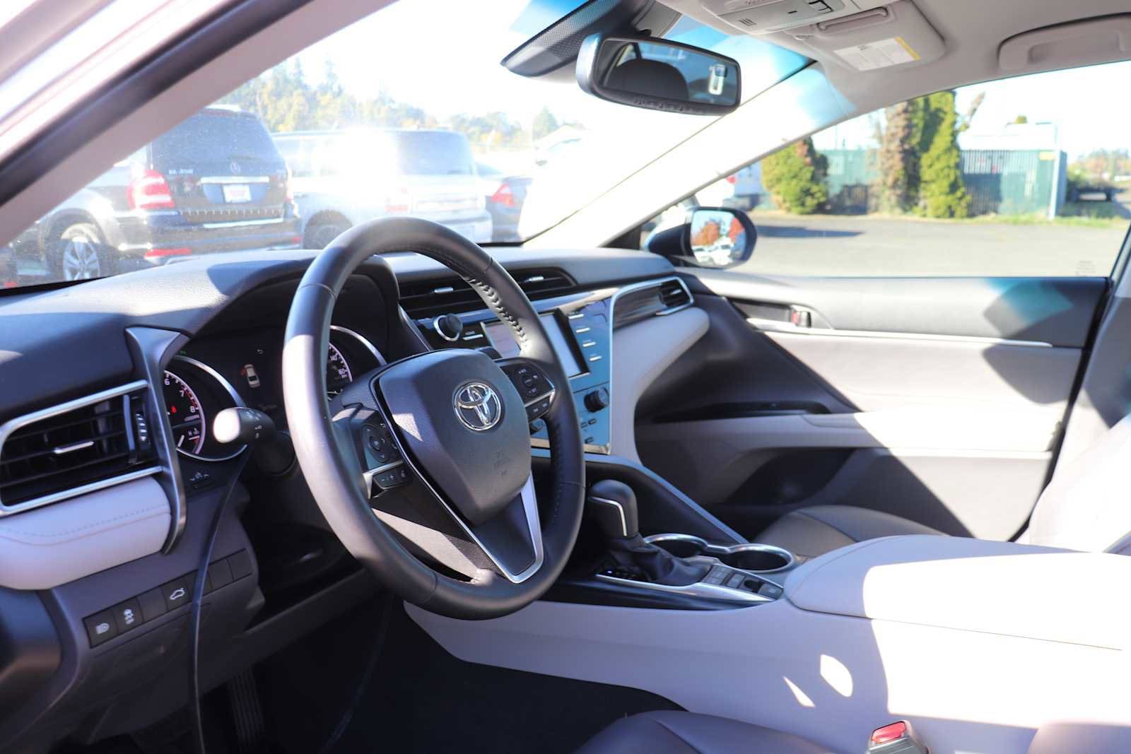 Thumbnail: 2018 Toyota Camry - 10