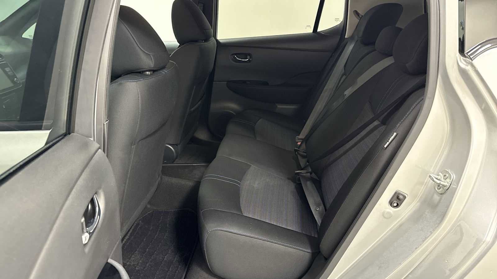 Thumbnail: 2021 Nissan Leaf - 24