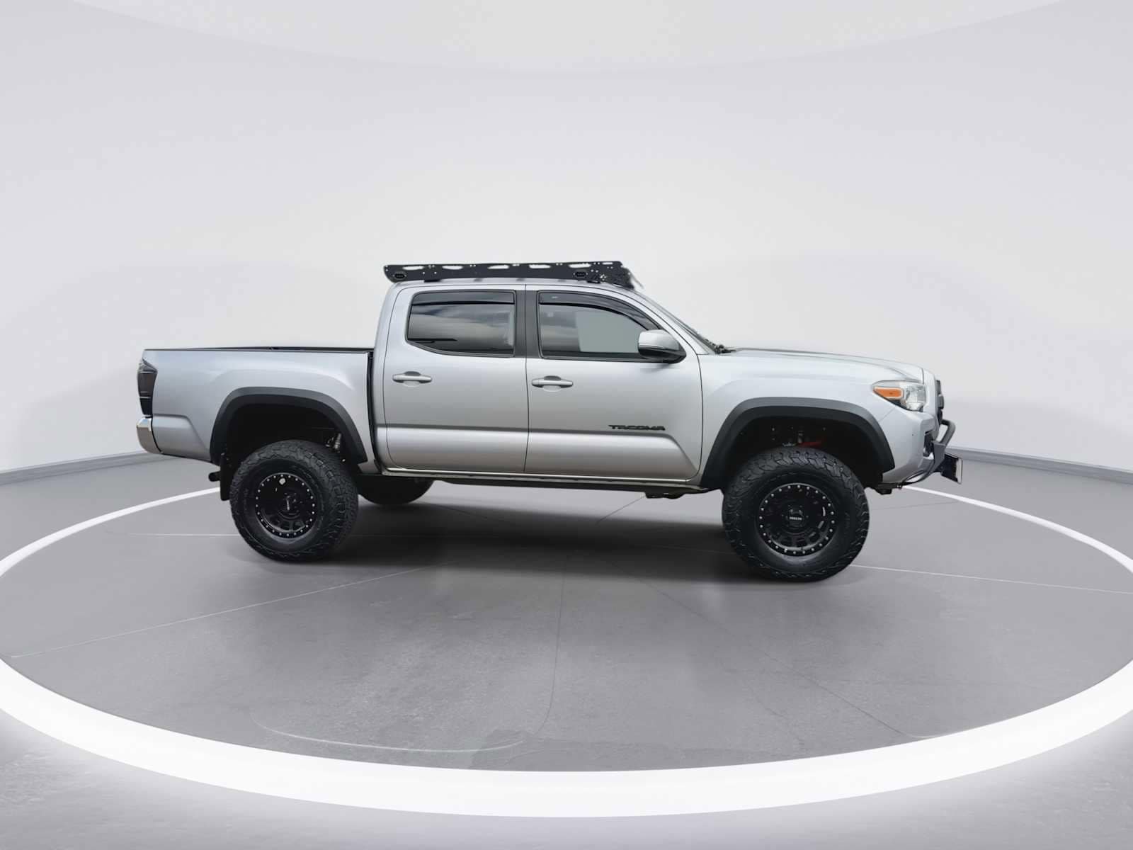 Thumbnail: 2017 Toyota Tacoma - 8