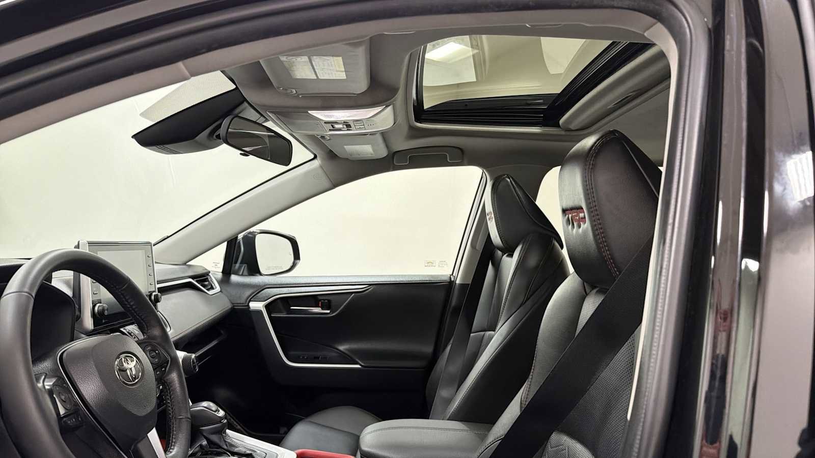 Thumbnail: 2022 Toyota RAV4 - 23