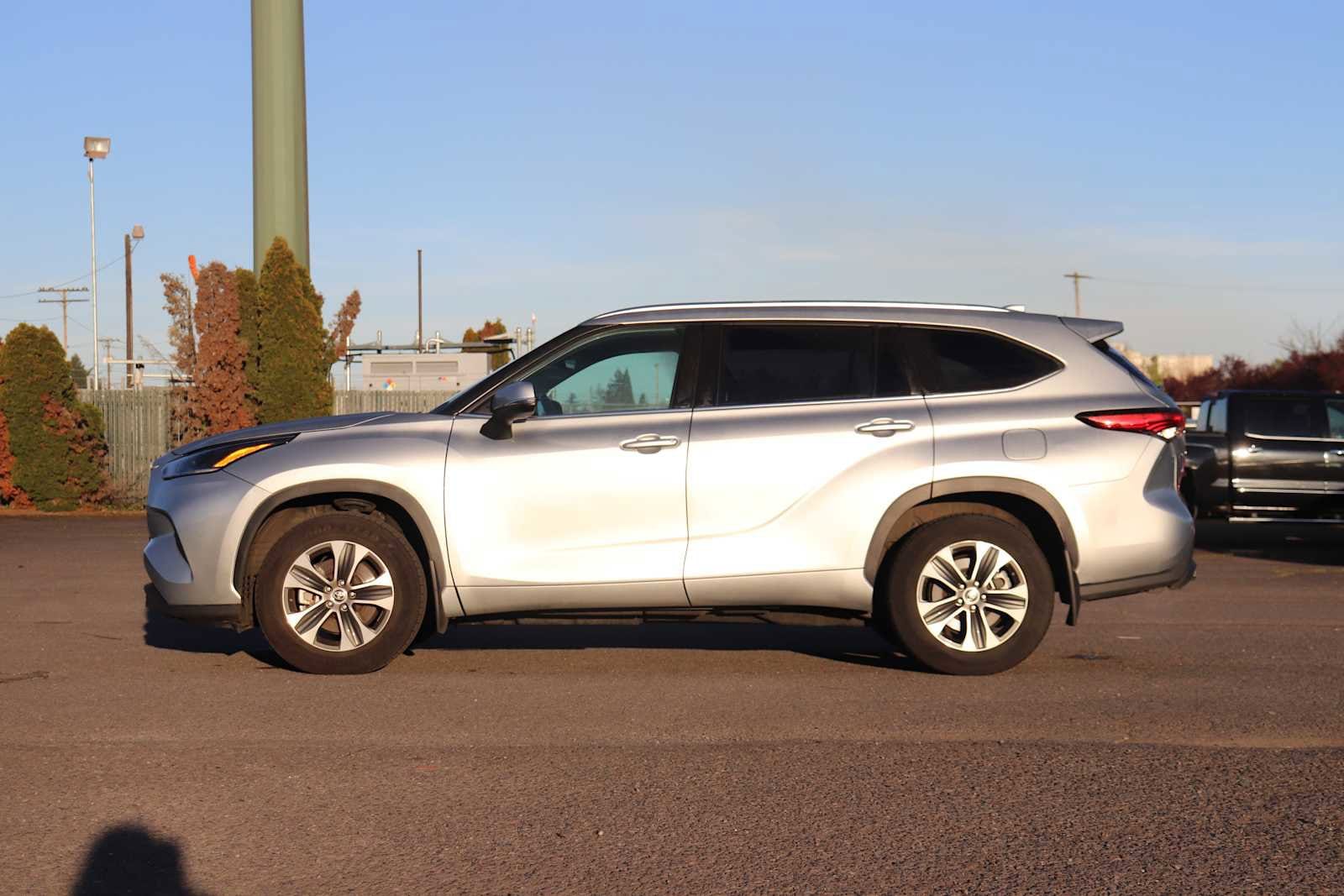 Thumbnail: 2021 Toyota Highlander - 8