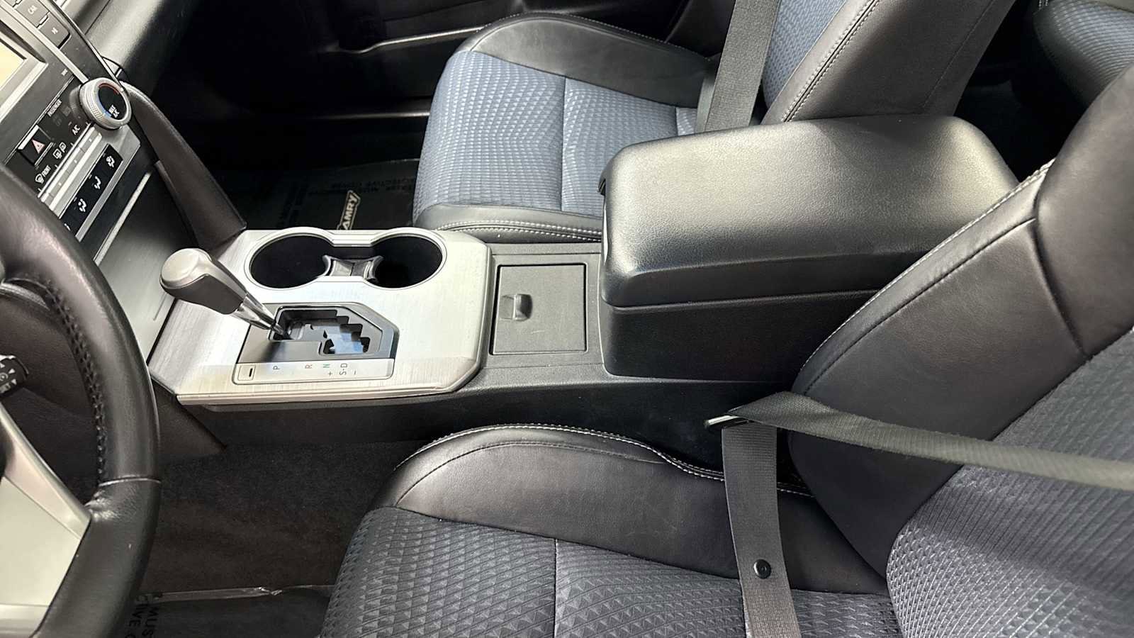 Thumbnail: 2012 Toyota Camry - 21