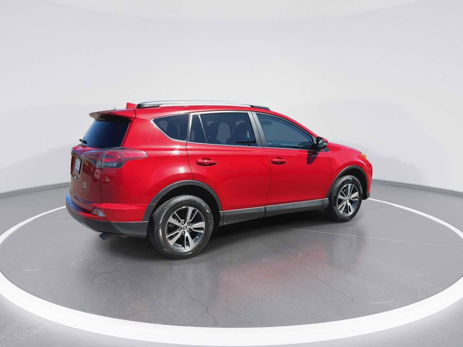 Thumbnail: 2017 Toyota RAV4 - 8