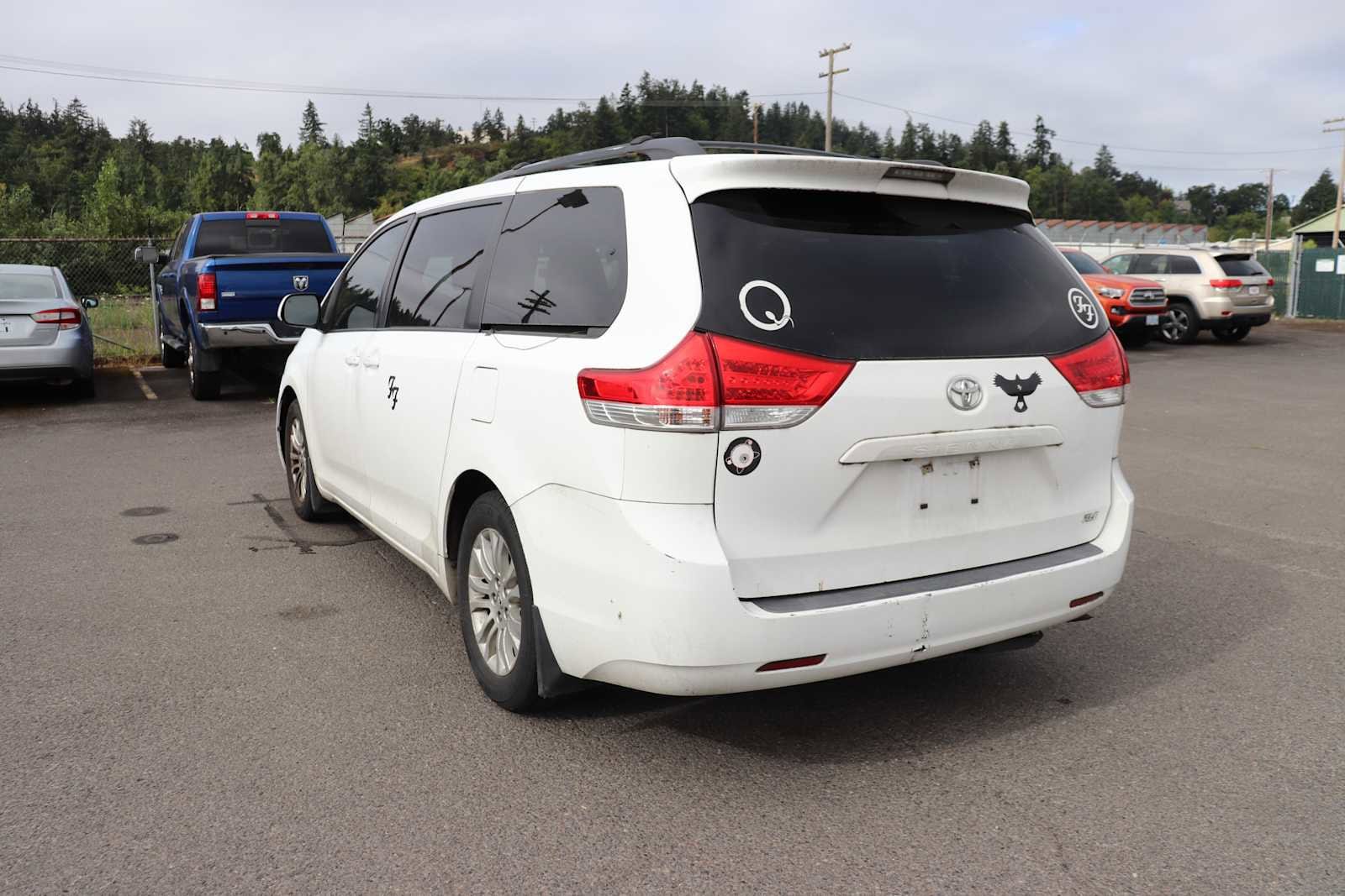 Thumbnail: 2011 Toyota Sienna - 7